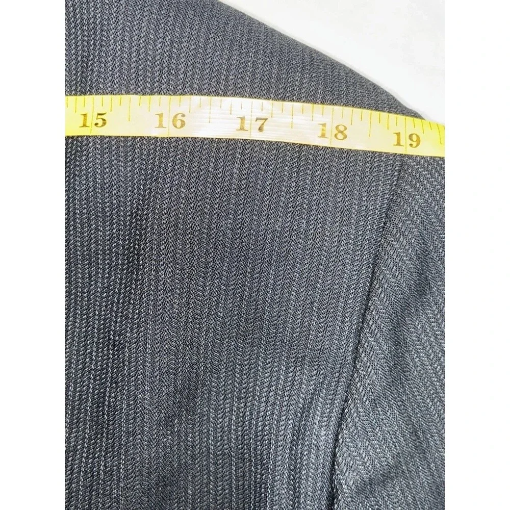 Armani Collezioni Saks Blazer Men's 40R Charcoal Herringbone Wool Italy‎ *hole
